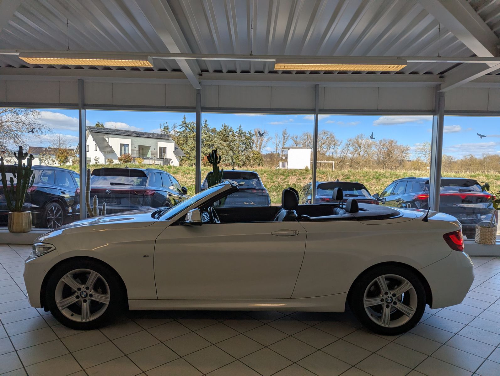 Fahrzeugabbildung BMW 220 d M-Sport-Paket Leder Bi-Xen Navi HiFi