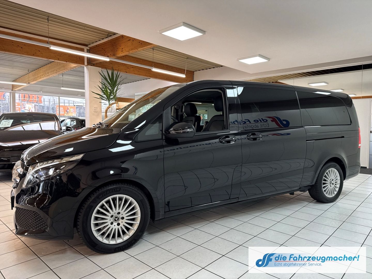 Fahrzeugabbildung Mercedes-Benz V 300 d EDITION extralang Sportpaket AHK-abnehmb