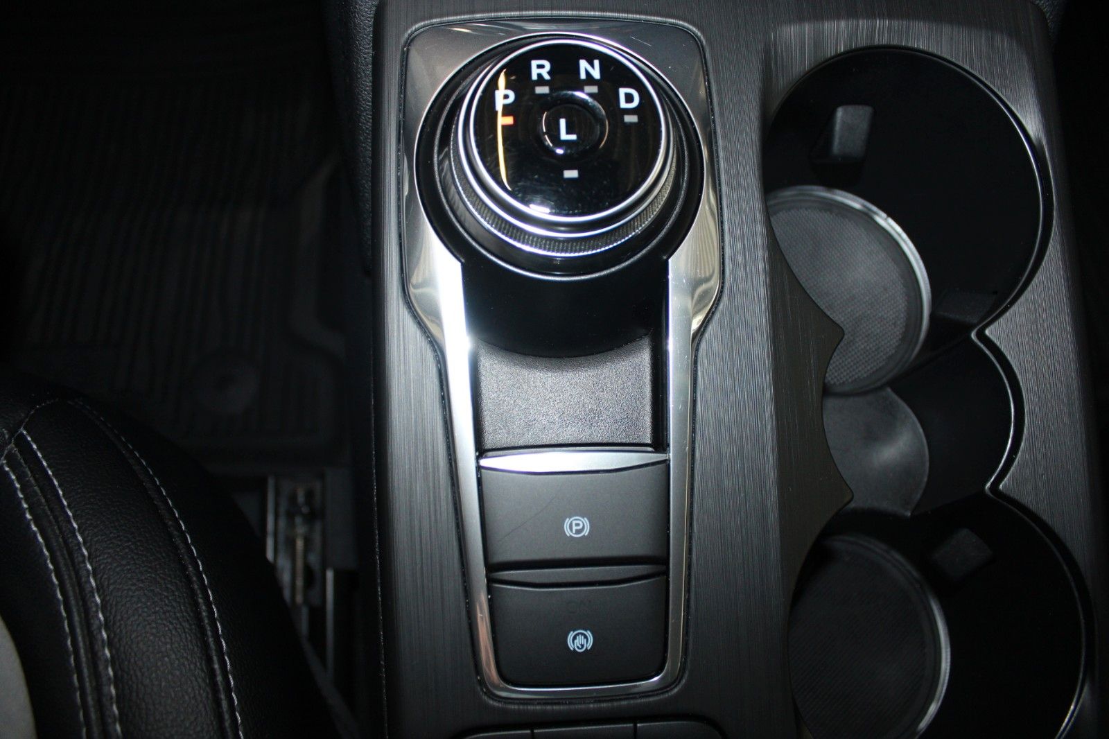 Fahrzeugabbildung Ford Kuga PHEV Titanium X AHK LED HUD 2xCam WinterP.