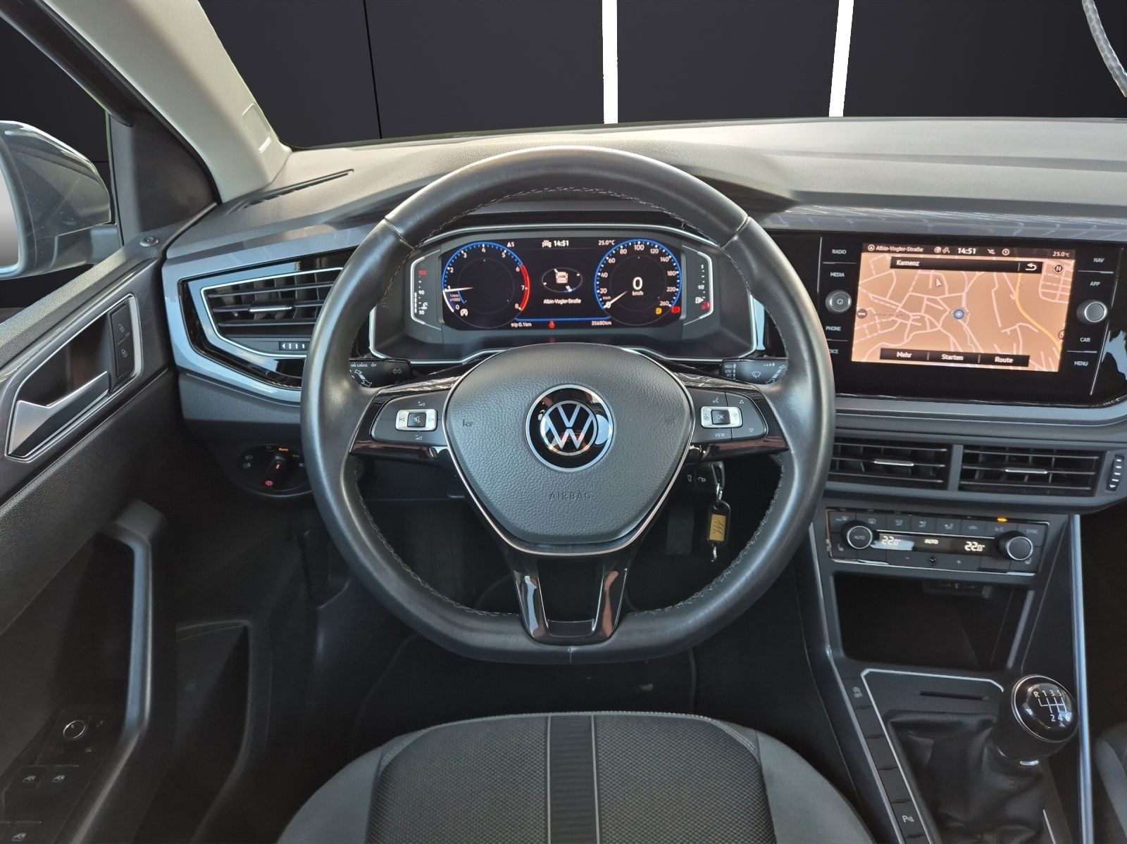 Fahrzeugabbildung Volkswagen Polo TSI Highline Navi AID RFK SH LM