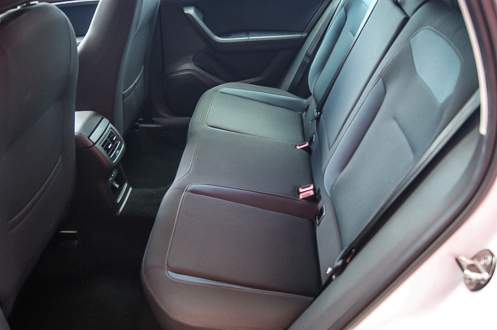 Fahrzeugabbildung SEAT Ateca 2.0 TDI DSG Style VIRTUAL BUSINESS ANHKZGV