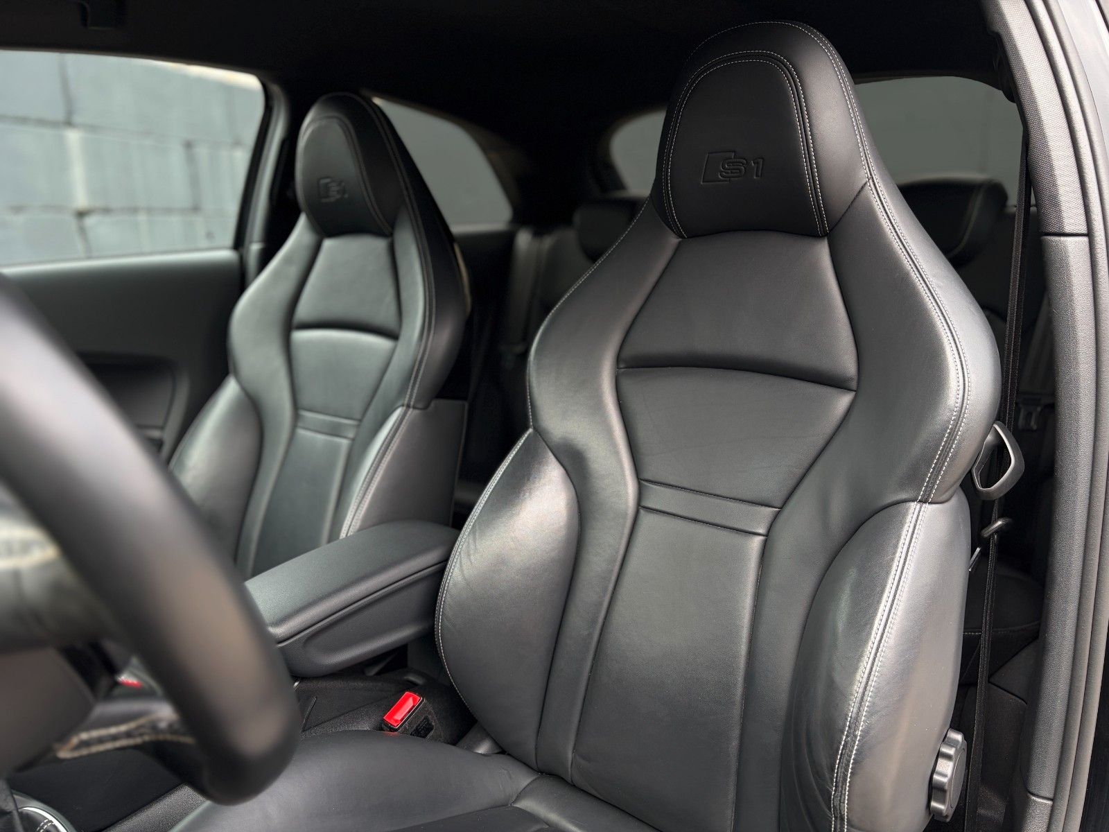 Fahrzeugabbildung Audi S1 2.0 TFSI quattro SHZ PDC Navi Leder Ambiente