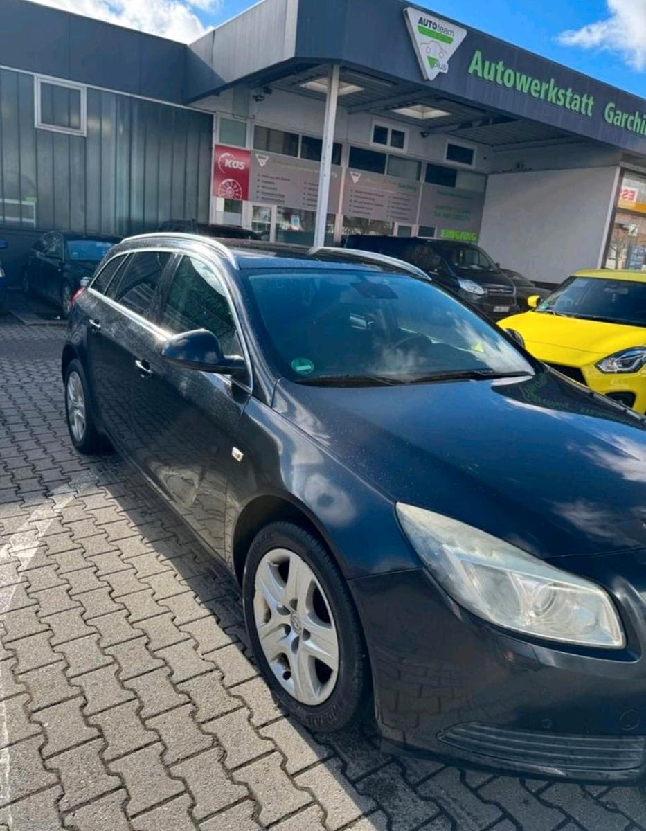 Opel Insignia 2009 — салон