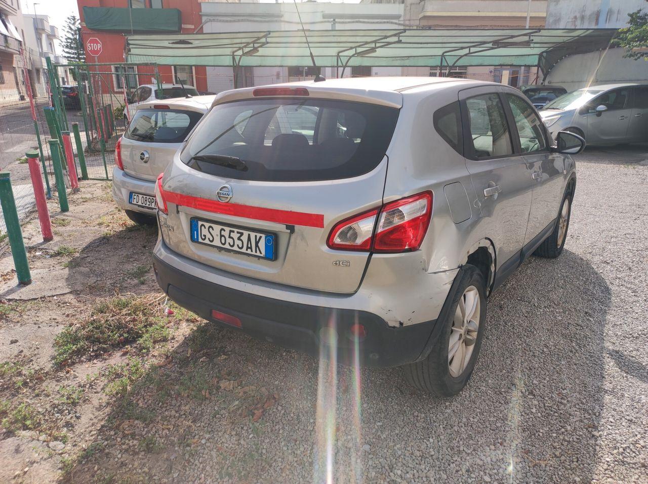 Nissan Qashqai 2013 — rear view