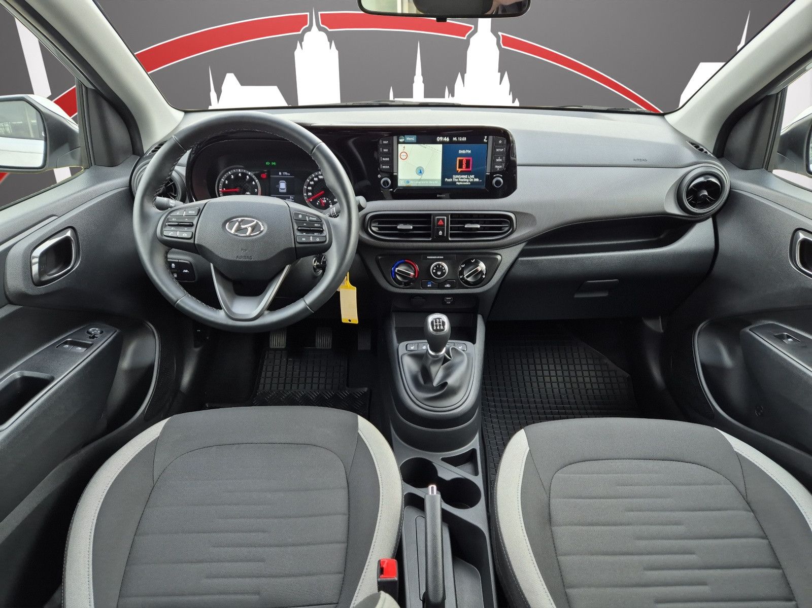 Fahrzeugabbildung Hyundai i10 1.0 EDITION 30/SHZ/NAVI/TEMP/LENKRADHZG/RFK