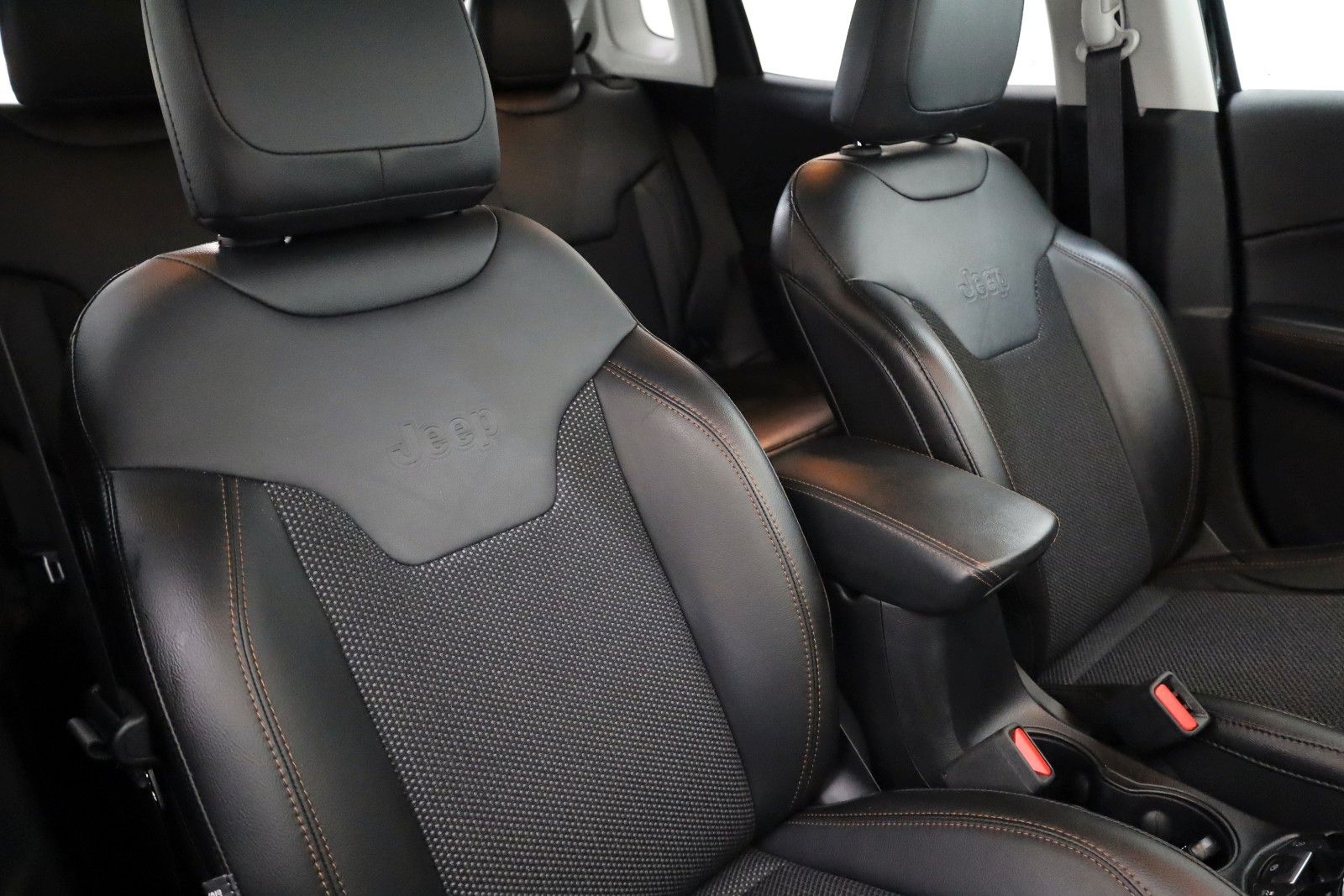 Fahrzeugabbildung Jeep Compass Limited 4WD T.Leder,Navi,LED,Apple Car.