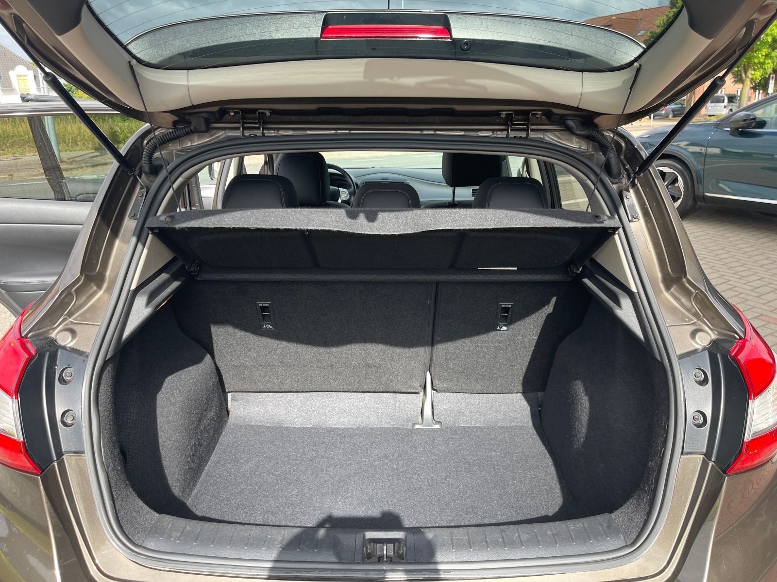 Fahrzeugabbildung Nissan Pulsar 1.2 N-Connecta Navi/AHK/Allwetterreifen