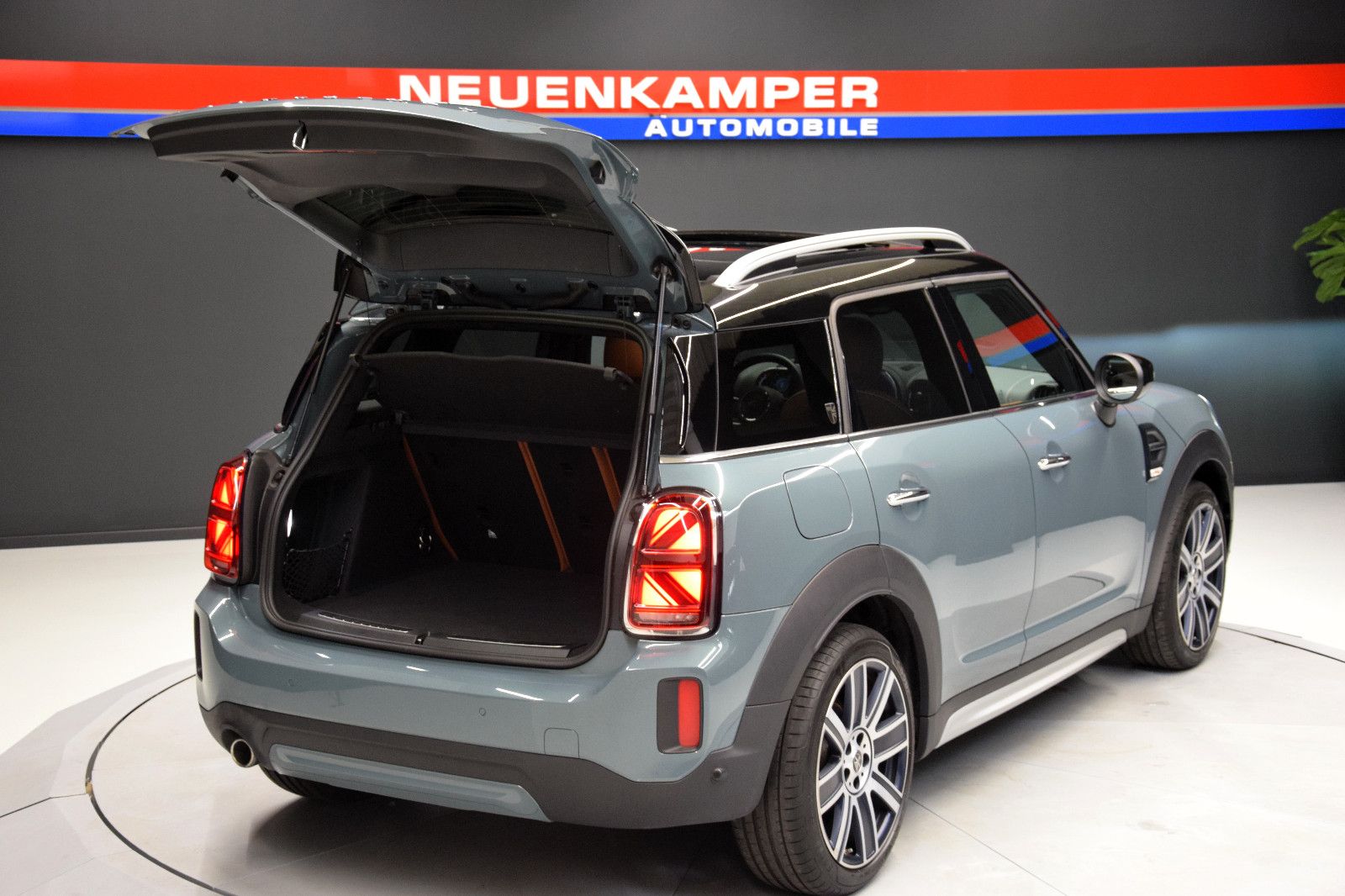 Fahrzeugabbildung MINI Cooper Countryman Yours Trim Pano Leder-braun