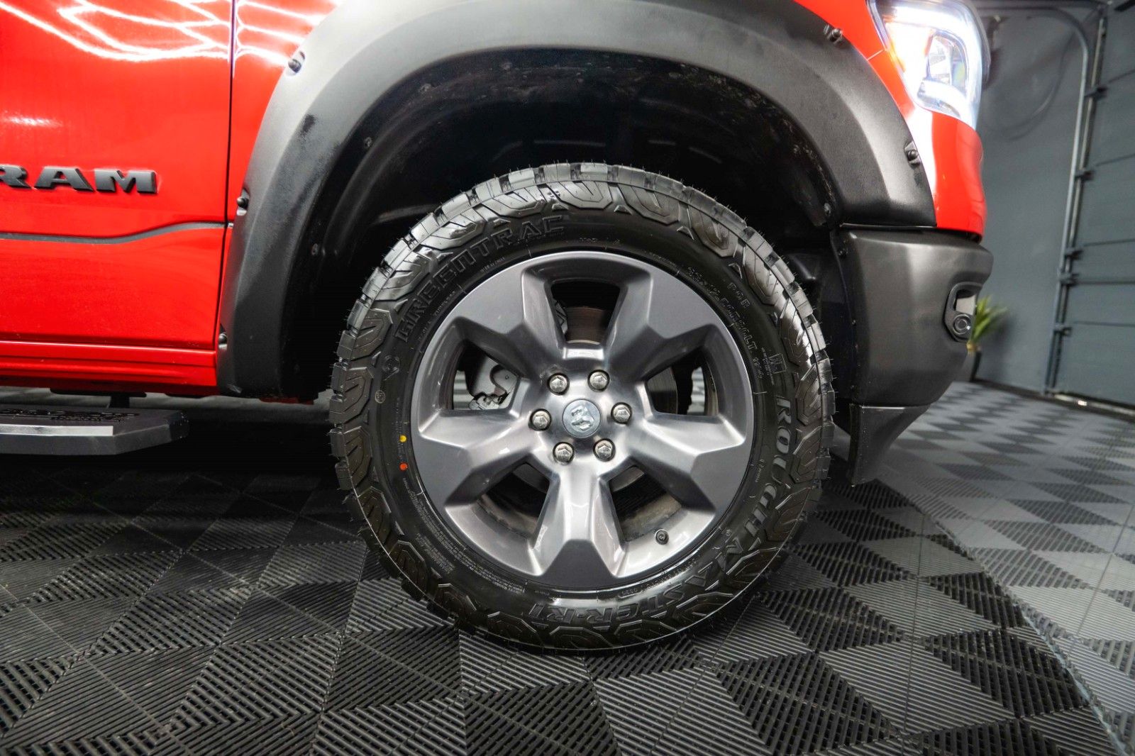 Fahrzeugabbildung Dodge RAM 5.7 V8 HEMI 4x4 Built to Serve AXLE LOCK FOX