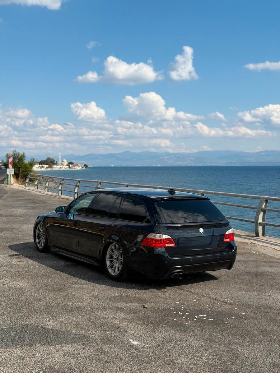BMW 535 2004 — вигляд ззаду
