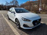 Hyundai i30 Kombi 1.4 T-GDI | LED | Navi | AHK I 8fach