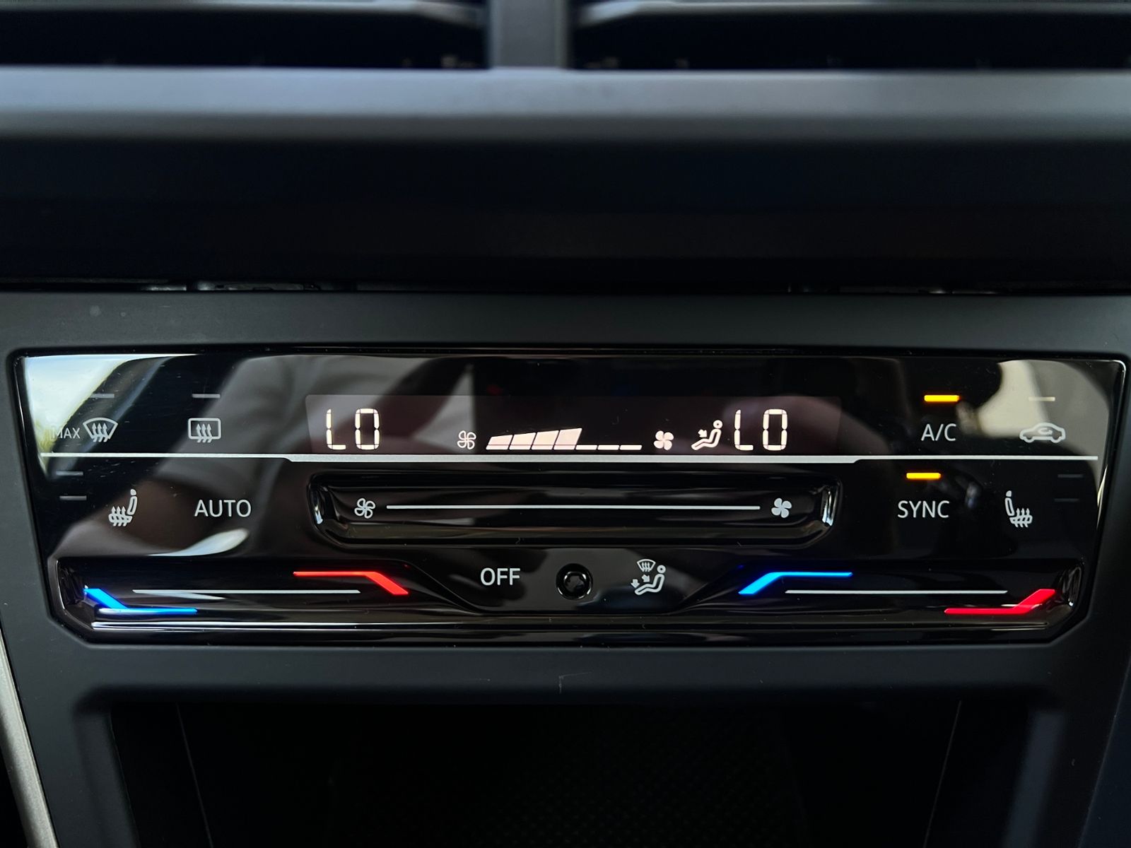 Fahrzeugabbildung Volkswagen Taigo Move 1.0 TSI *LED,R2D,PDC,16''-LM*