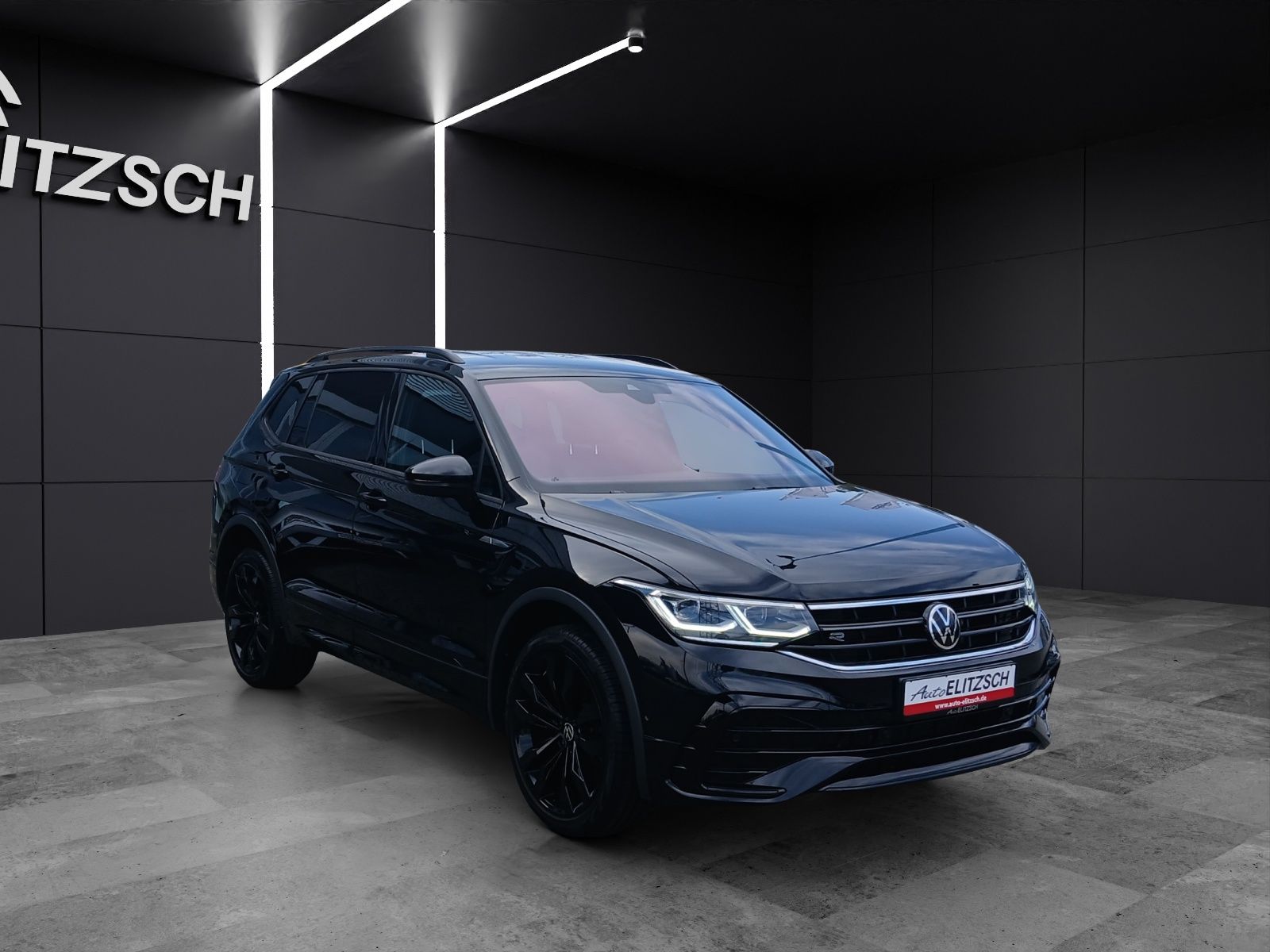 Fahrzeugabbildung Volkswagen Tiguan Allspace TSI R-Line DSG 4M Matrix AHK Nav