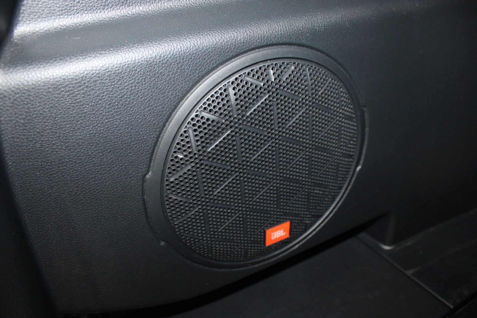 Fahrzeugabbildung Toyota RAV 4 4x2 Hybrid Lounge Aut. PANO LED LEDER ACC