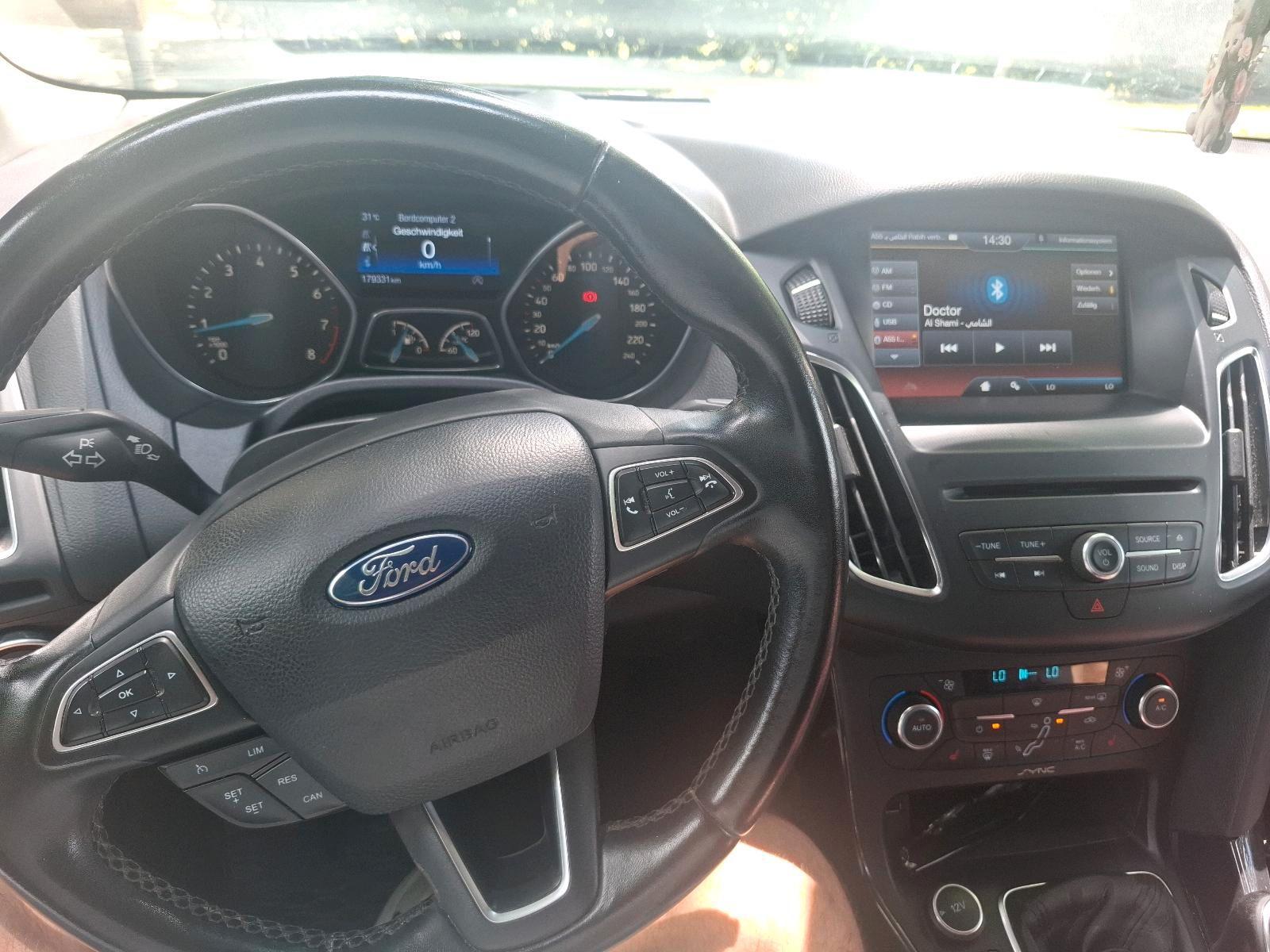 Ford Focus 2015 — interior
