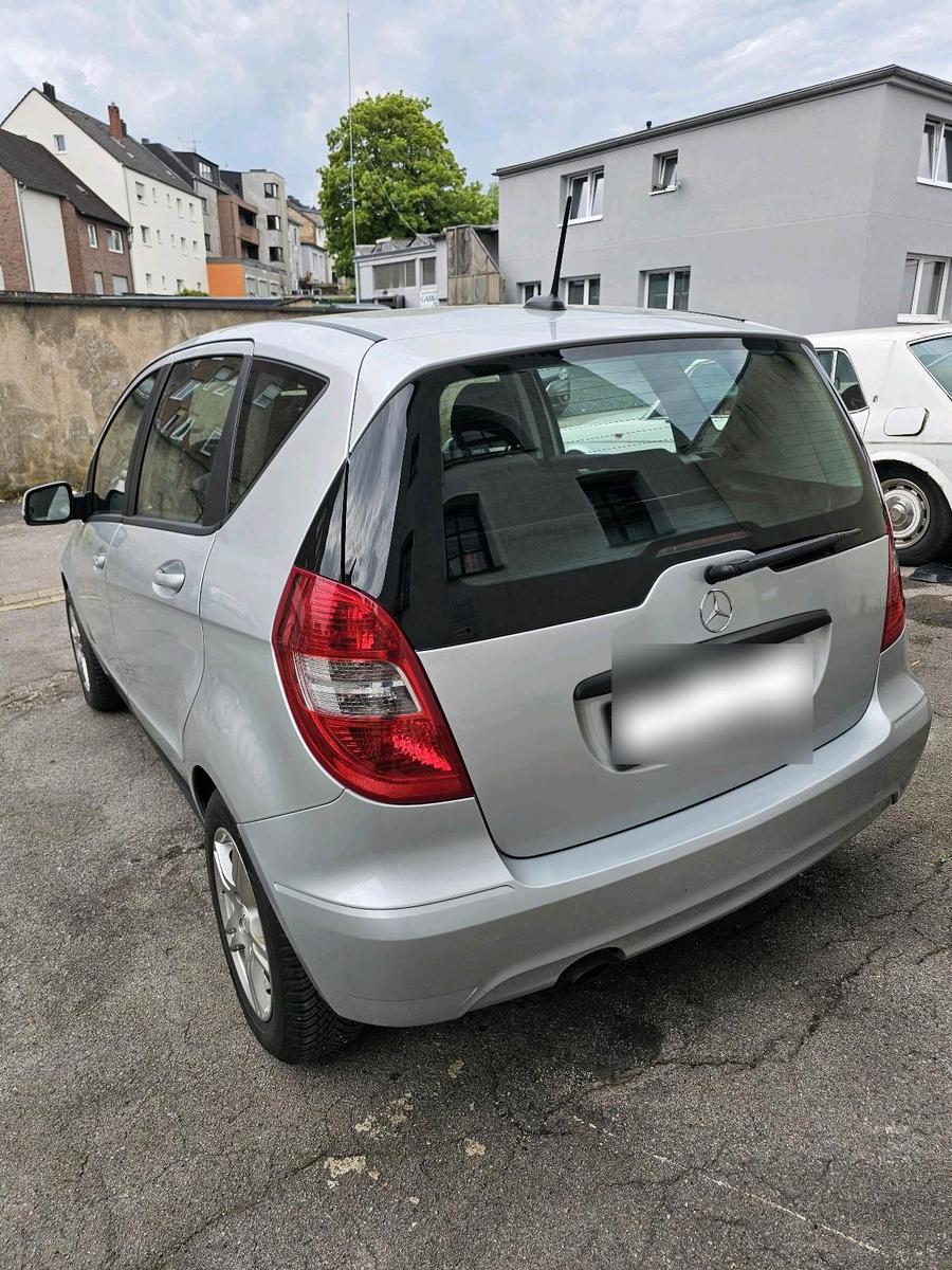Mercedes-Benz A180 2009 — rear view