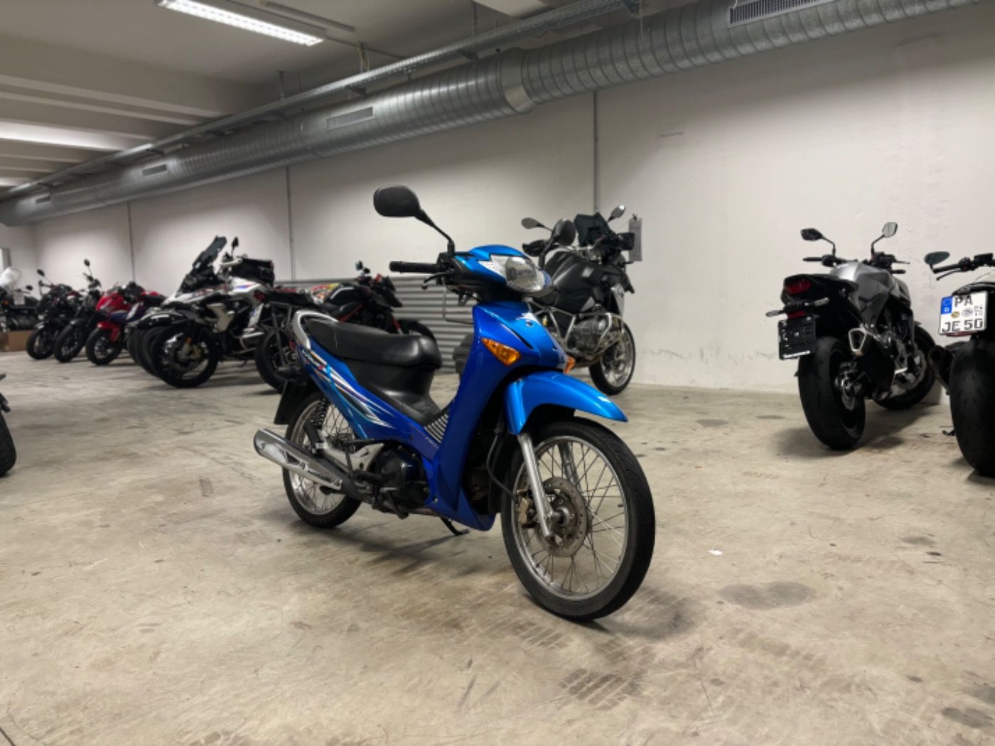 Fahrzeugabbildung Honda Innova 125 ANF 125, Reifen und KESA NEU,