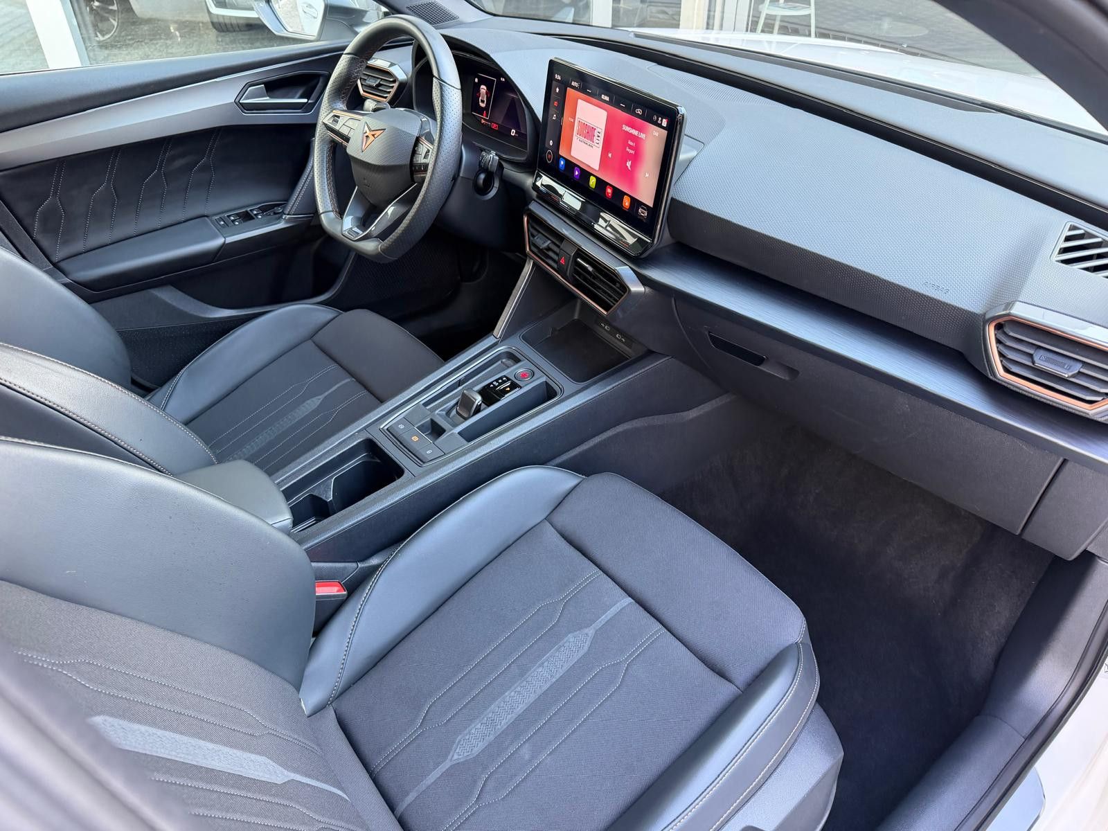 Fahrzeugabbildung CUPRA Leon 2.0 TSI VZ >VIRTU+LED+NAVI+PDC+DAB+19"+