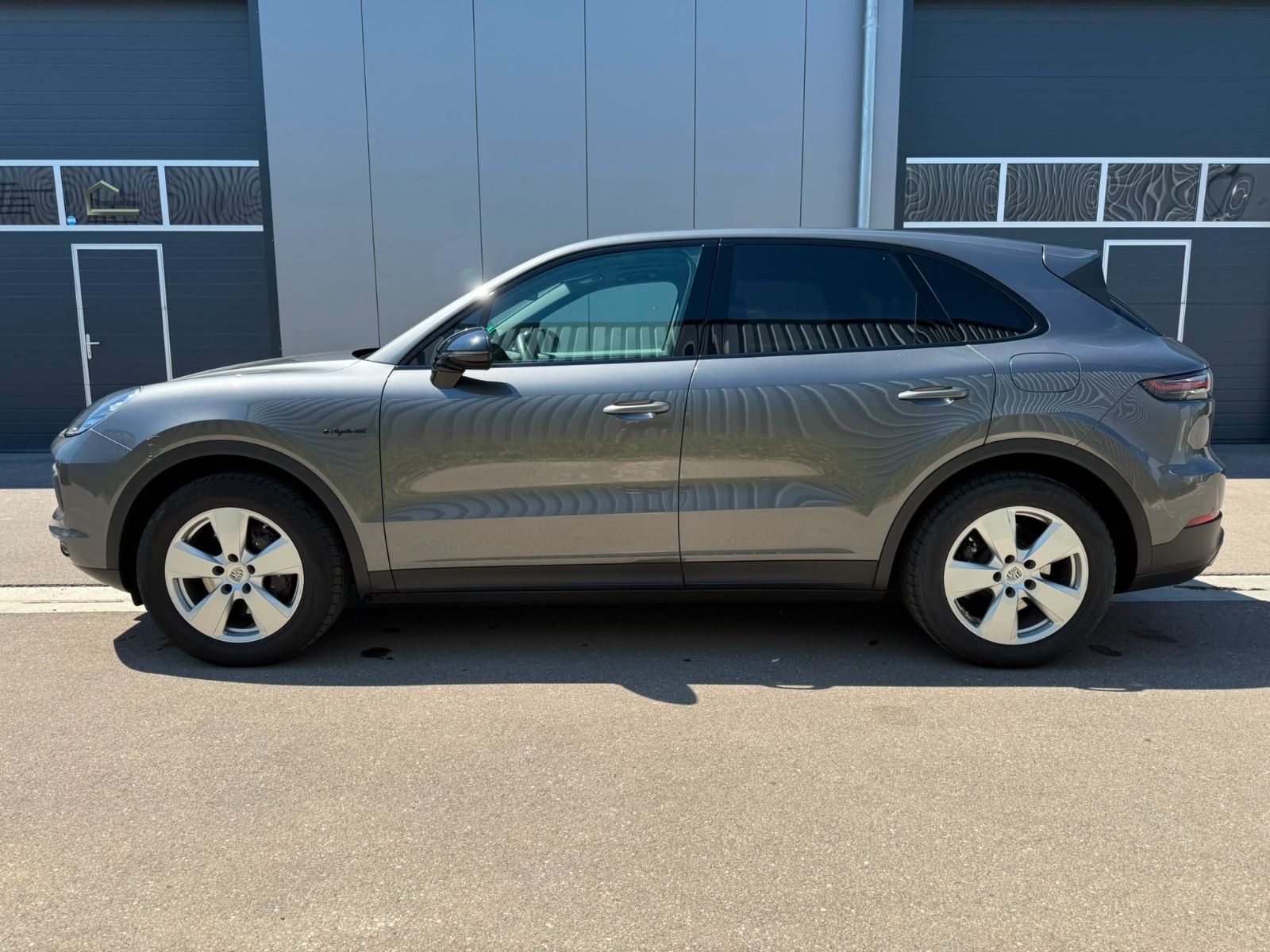 Porsche Cayenne E-Hybrid+Alu 20"+Pano-SD+Glattleder+WR++ foto 1