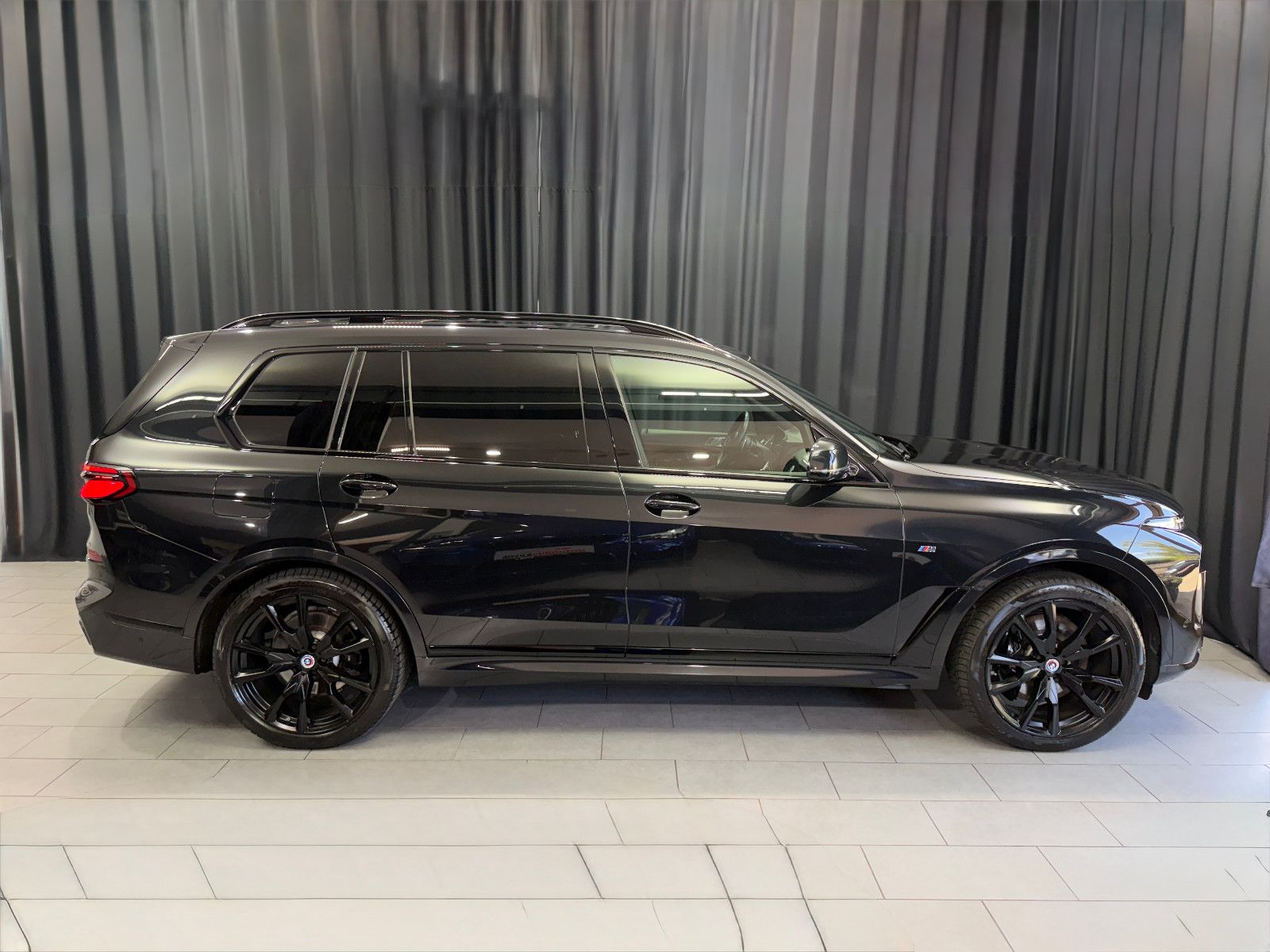 Fahrzeugabbildung BMW X7 xDrive 40 d M Sport PRO|SKY-LOUNGE|7-SITZE|