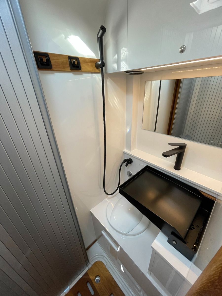 Fahrzeugabbildung Andere OVERLANDER 240