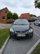 Ford Focus Ghia 1.6 Benziner aus  2005 Tüv... - Ford Focus aus 2005: Ghia