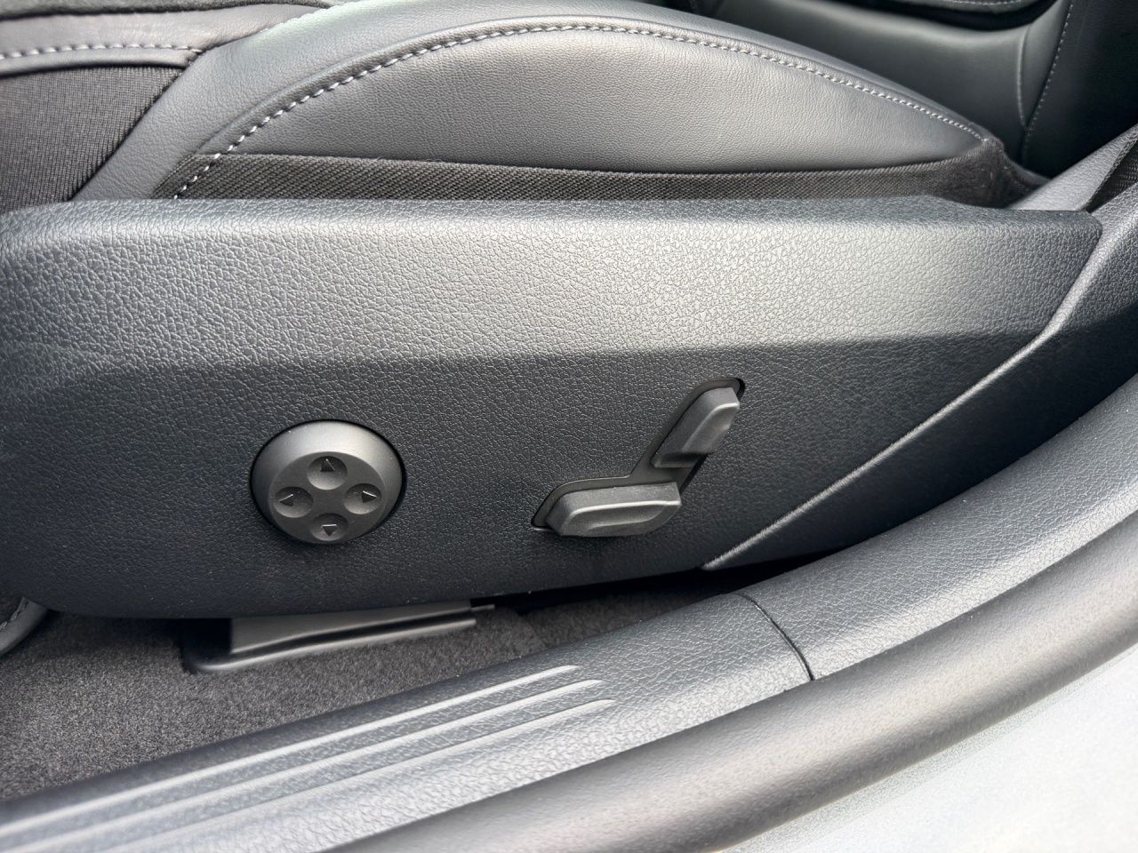 Fahrzeugabbildung Mercedes-Benz C 220 d 4M T AMG AHK Pano Night DigitalL Soundsy