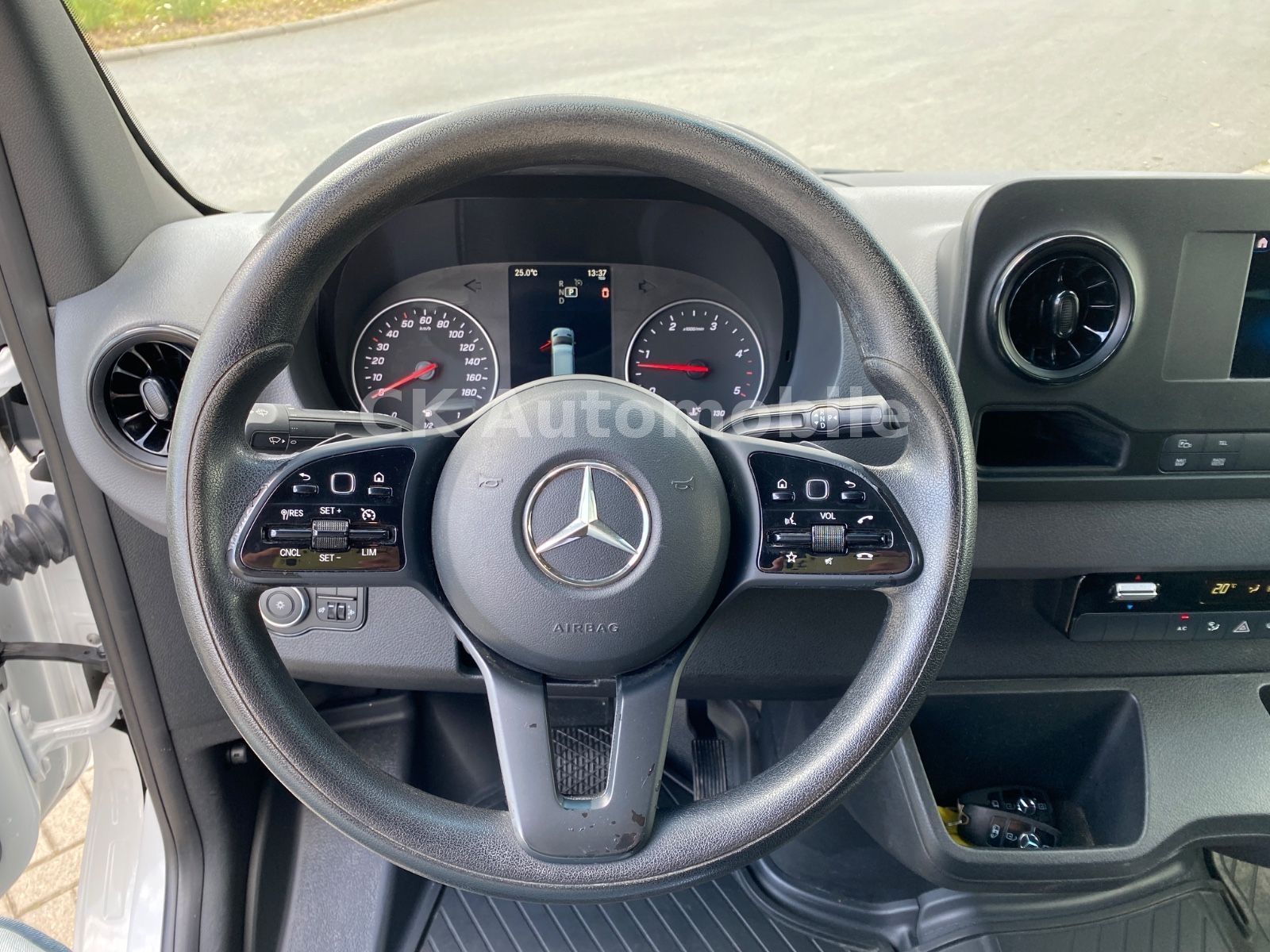 Fahrzeugabbildung Mercedes-Benz Sprinter III Mixto 319CDI Autom./5 Sitze/Navi
