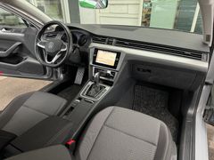 Fahrzeugabbildung Volkswagen Passat Variant 2,0 TDI DSG Unfall  Airbag`s O.K.