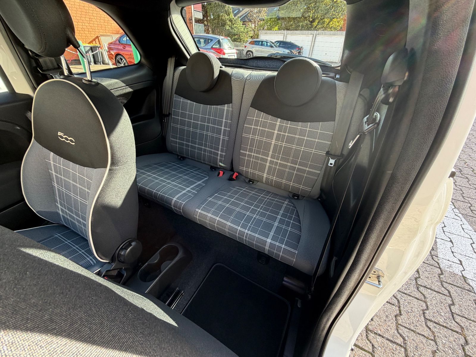 Fahrzeugabbildung Fiat 500 Lounge 1-HAND TEMPOMAT NAVI PDC