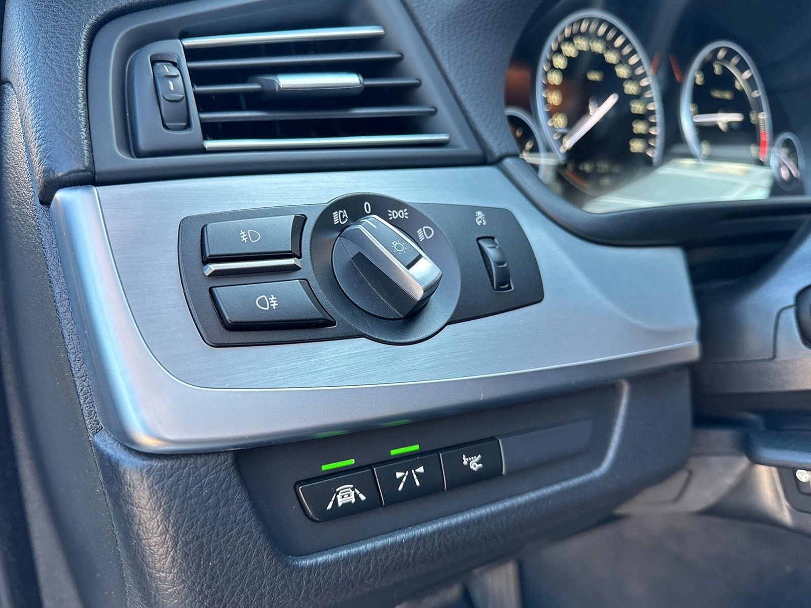 Fahrzeugabbildung BMW 520d Touring*AHK*M-Paket*Head-Up*Bhz.Lenkrad*PDC