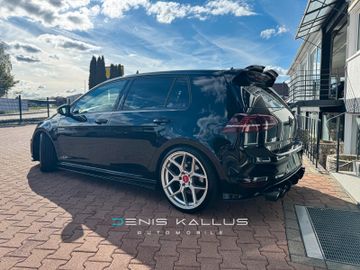 Volkswagen Golf - 8