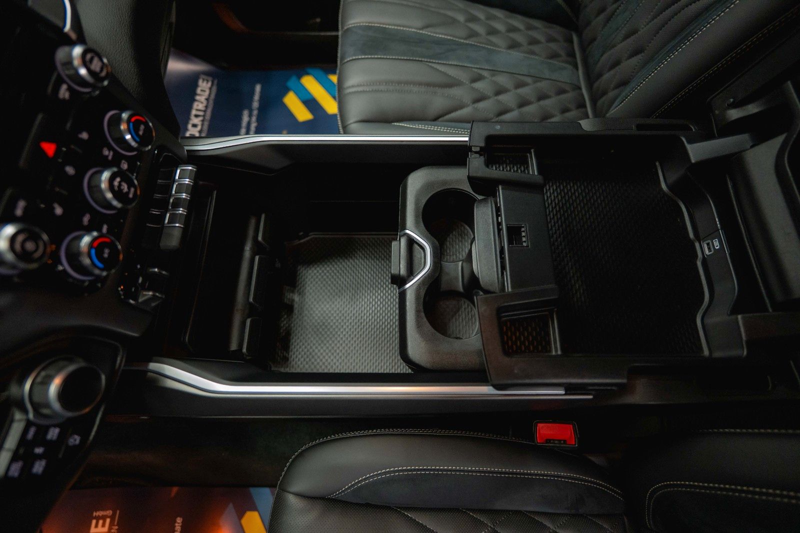 Fahrzeugabbildung Dodge RAM 5.7 V8 HEMI 4x4 OFFROAD Night-Paket *LED*19%