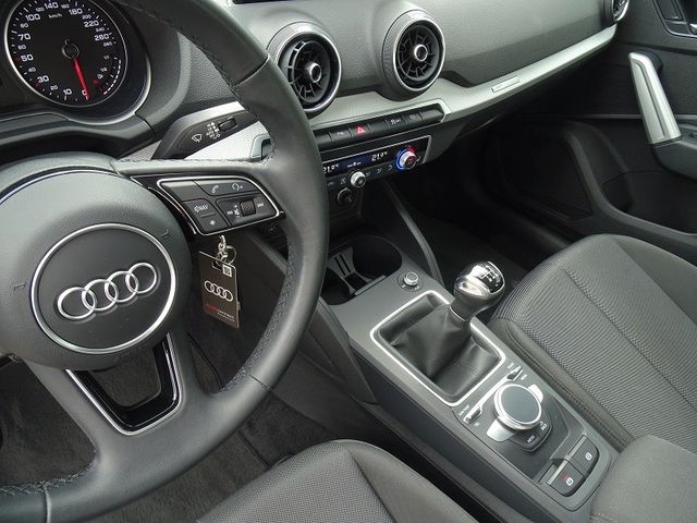 Q2 30 TFSI advanced / Komfort-Paket Plus