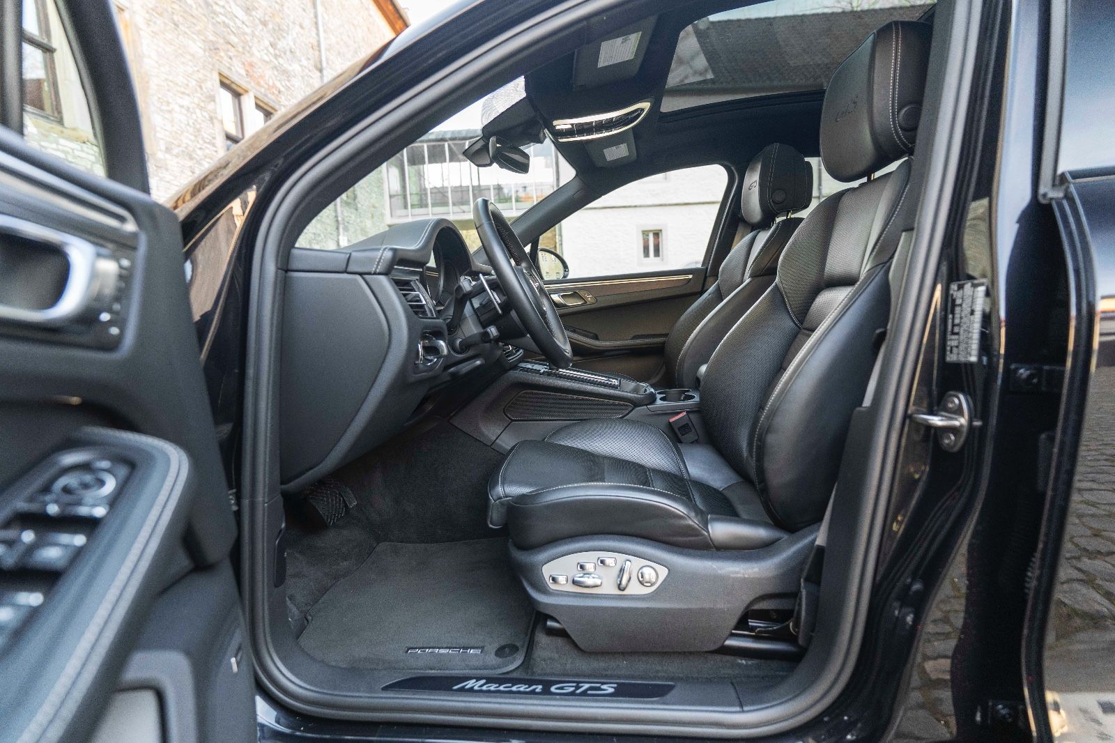 Fahrzeugabbildung Porsche Macan GTS PDLS+ KAM SPORT CHRONO LED PANO LUFT