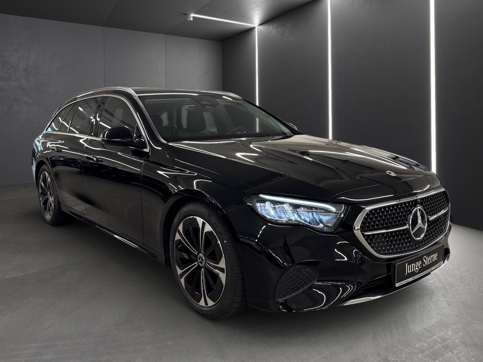 Fahrzeugabbildung Mercedes-Benz E 220 T d Avantgarde*AHK*Pano*Distro*Totwink*LED