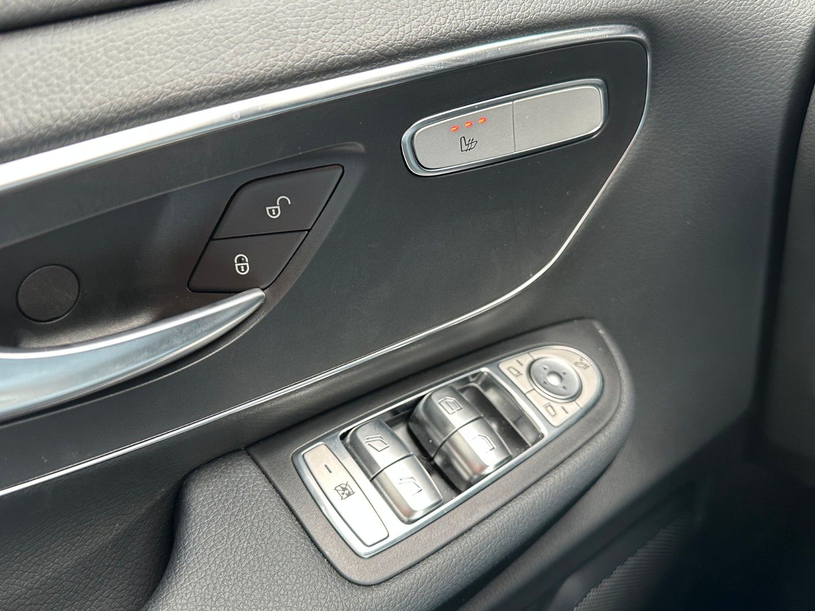 Fahrzeugabbildung Mercedes-Benz V 250 d EDITION AMG Kompakt ILS elektr Türen