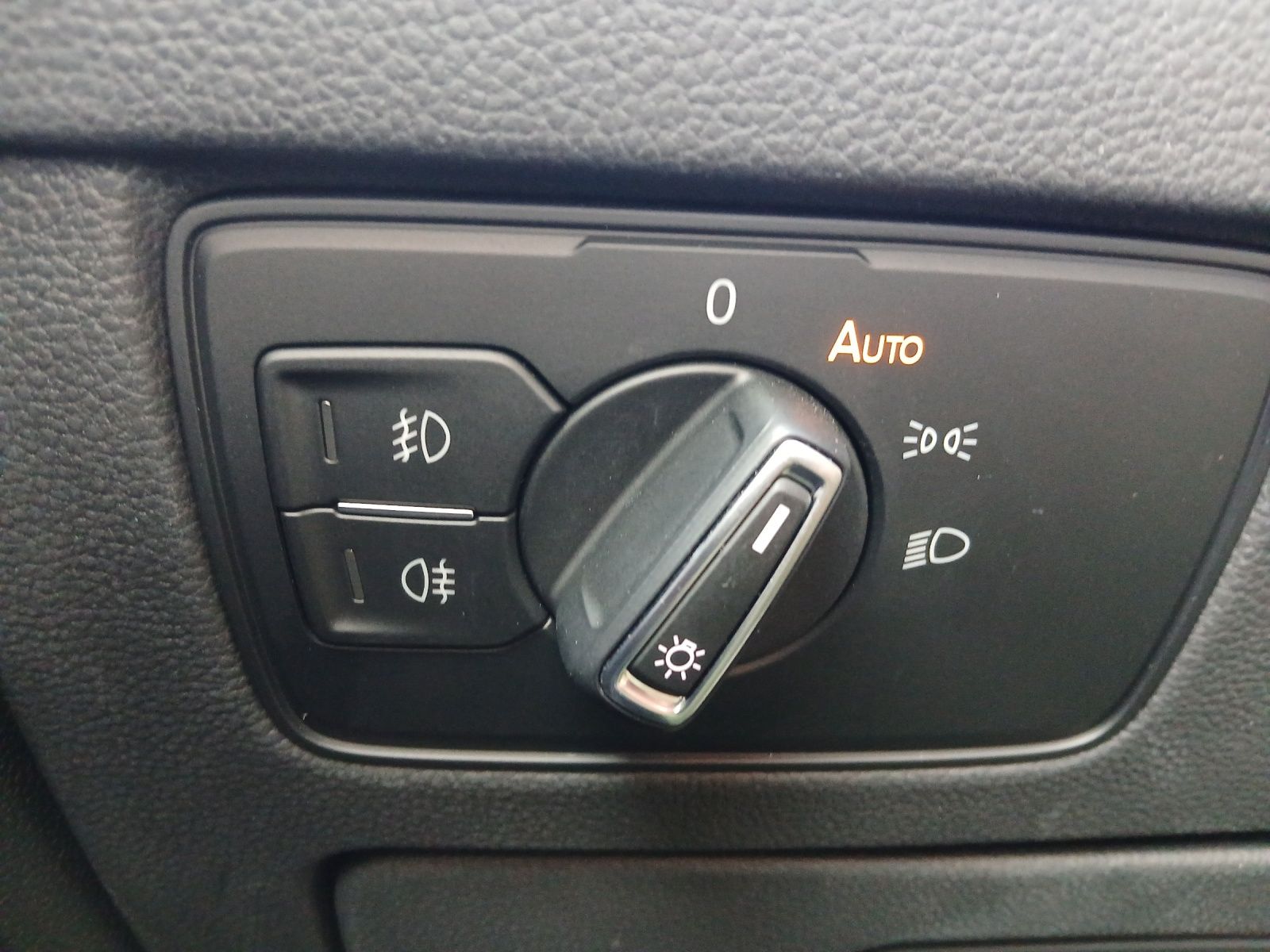 Fahrzeugabbildung Volkswagen Passat Variant TDI Business DSG LED Navi ACC RFK