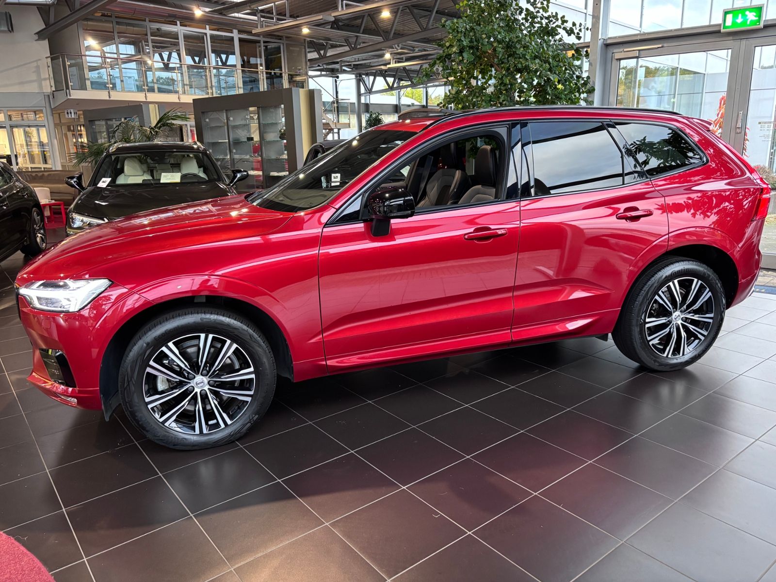 Fahrzeugabbildung Volvo XC60 R Design PANO LED NAVI ALU