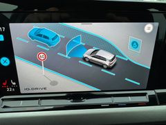 Fahrzeugabbildung Volkswagen Golf VIII Lim. Life Navi Sitzh ACC Lane Massage