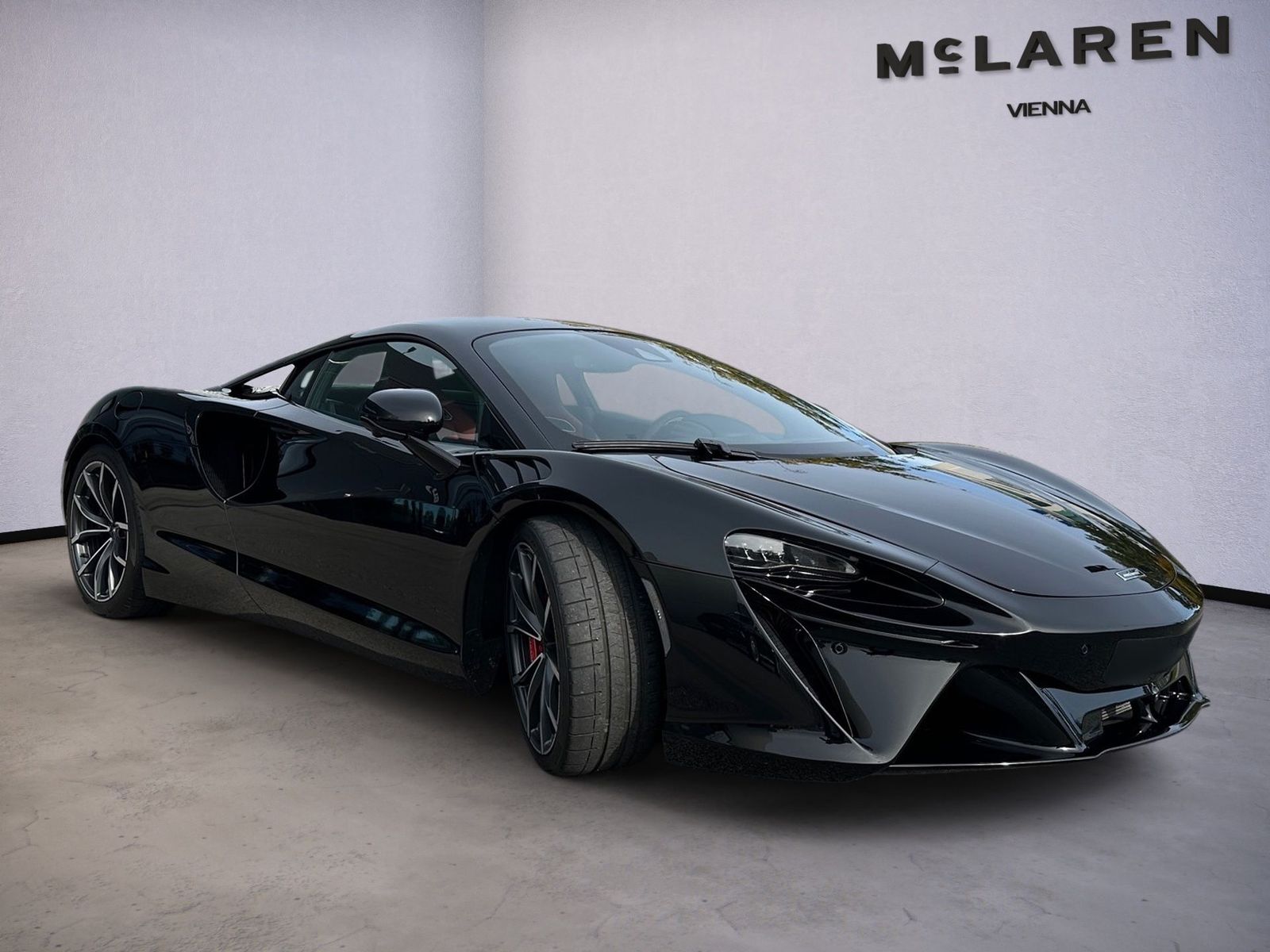 McLaren Artura Coupé / Onyx Black / TechLux / B&W / Lift imagem 2