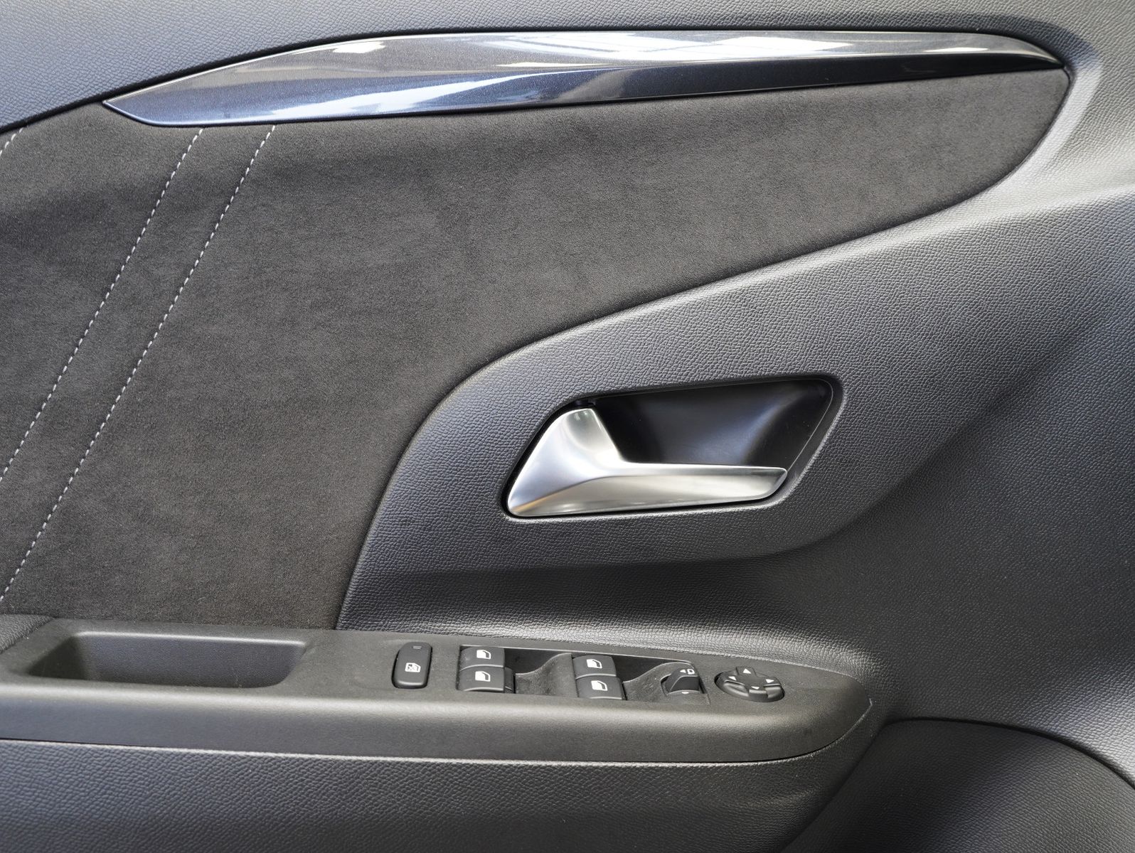 Fahrzeugabbildung Opel Corsa F e Ultimate CARPLAY/INTELLILUX/SOH