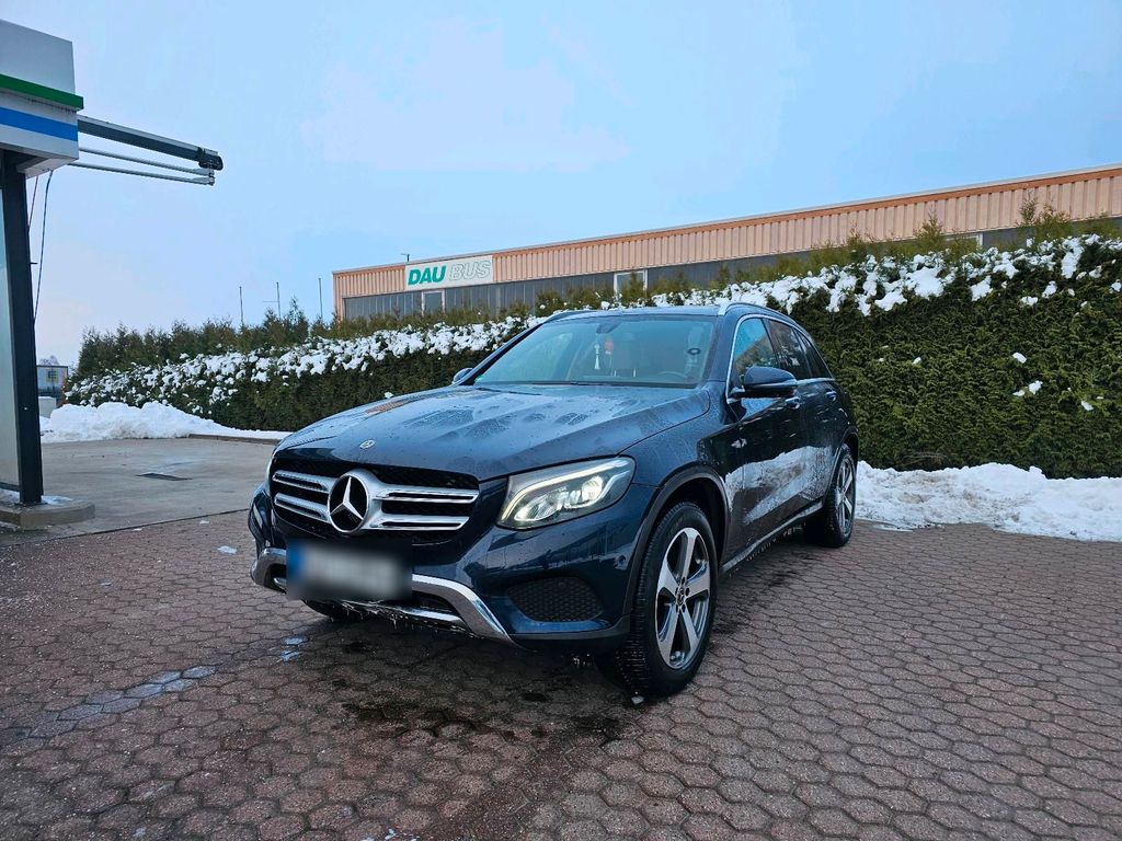 Image of Mercedes-Benz GLC 300