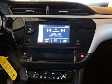 Bild 12 Opel Corsa Musikstreaming DAB Spurhalteass. Verkehrsz