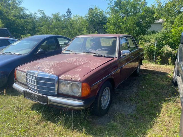 Mercedes-Benz 240D W123