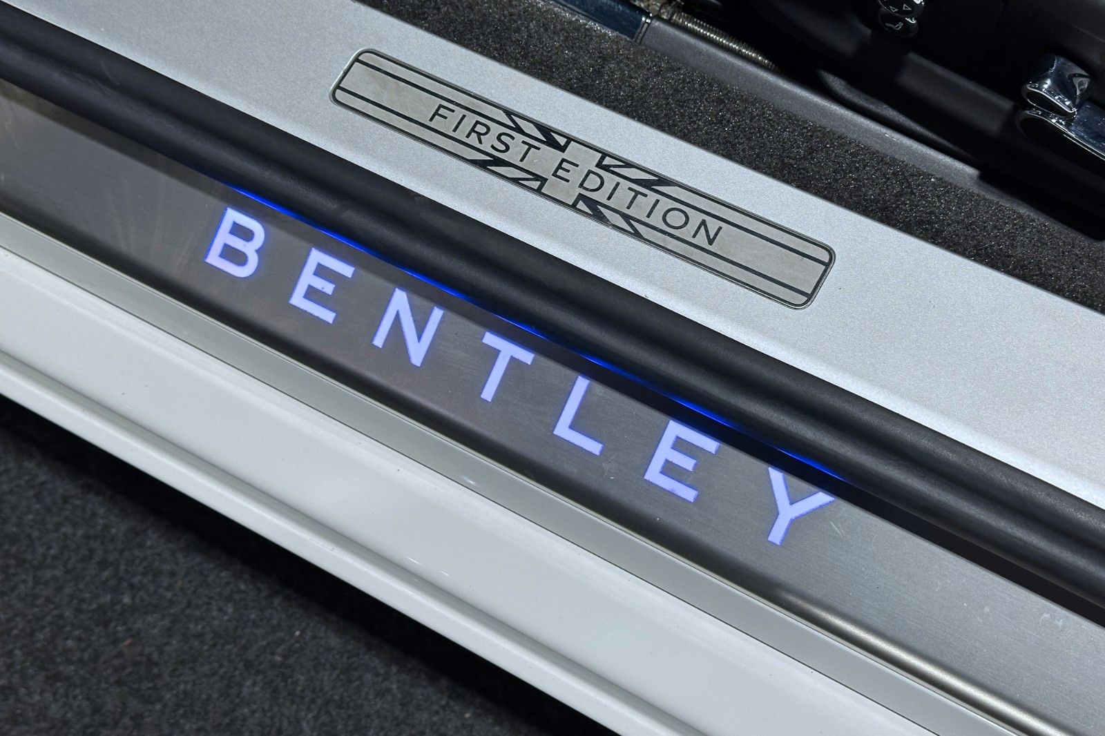 Fahrzeugabbildung Bentley Continental GTC W12 First Edition