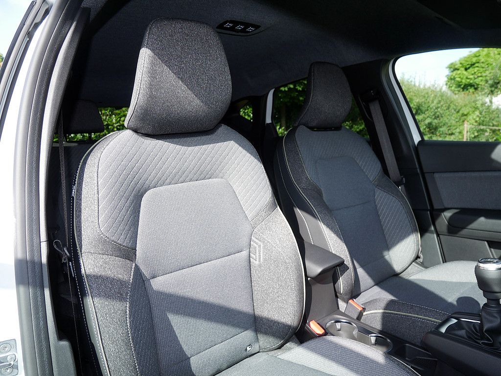 Fahrzeugabbildung Renault Captur Techno TCe 140 Mild Hybrid