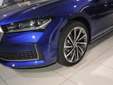 Skoda Superb Combi 2.0 TDI 4x4 L&K Pano HuD Matrix-LED - Skoda Superb: Standheizung