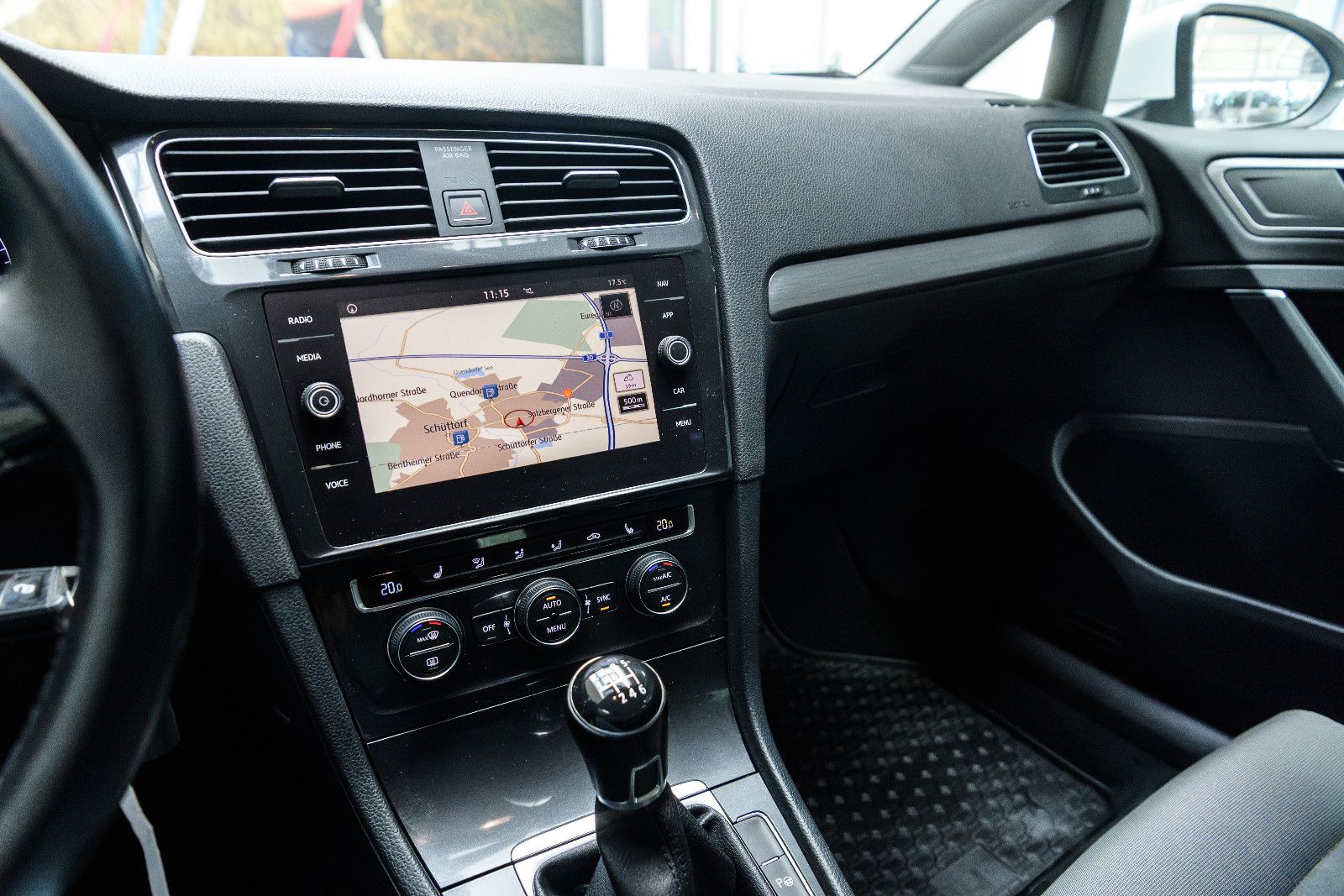 Fahrzeugabbildung Volkswagen Golf VII Variant+R-LINE+AHK+SHZ+NAVI+RFK+GJR