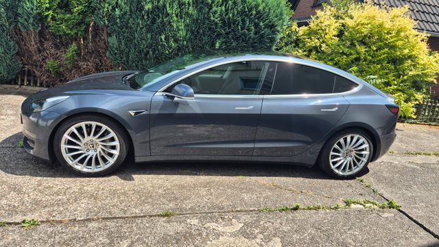 TESLA Model 3 Langstreckenbatterie - Allradantrieb...